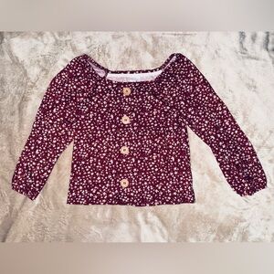 Burgundy and white floral button accent blouse
Size XS
Super cute and Soft!
New